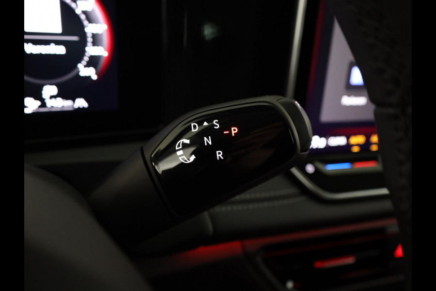 Volkswagen Tiguan 1.5 eHybrid Life PHEV 204PK | Assistentie pakket | Stoelverwarming voor+achter | 18"Lm velgen |