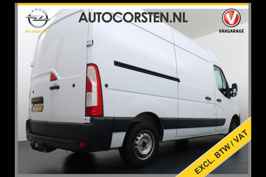 Renault Master T35 2.3dCi 135pk L2H2 3p Navi Camera Airco Pdc Trekhaak Cruise Control R-Link Nieuw Model ! Bluetooth DAB Led Regensensor Betonplex Vloer Lat om Lat Betimmering 1e Eigenaar 2.500kg Trekgewicht Euro 6