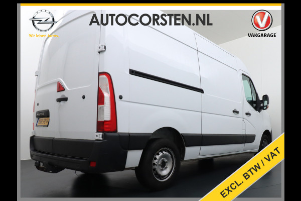 Renault Master T35 2.3dCi 135pk L2H2 3p Navi Camera Airco Pdc Trekhaak Cruise Control R-Link Nieuw Model ! Bluetooth DAB Led Regensensor Betonplex Vloer Lat om Lat Betimmering 1e Eigenaar 2.500kg Trekgewicht Euro 6