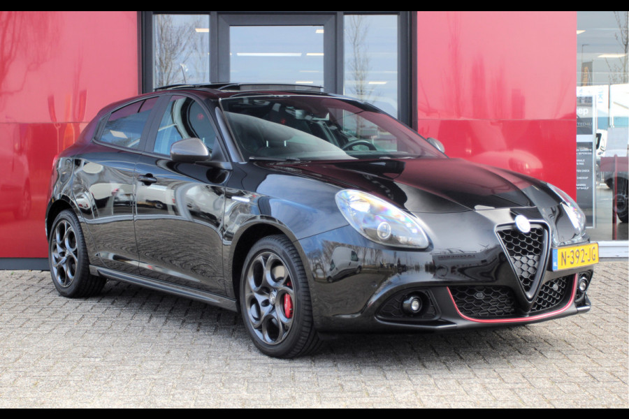 Alfa Romeo Giulietta 1.4 Turbo Sport | Panoramadak | 17" velgen | stoelverwarming rijdende auto niet altijd aanwezig