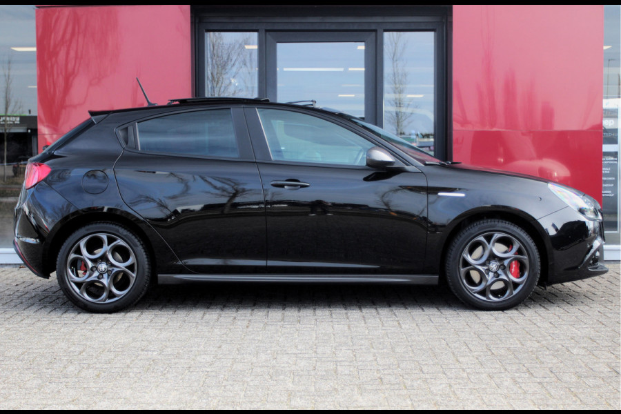 Alfa Romeo Giulietta 1.4 Turbo Sport | Panoramadak | 17" velgen | stoelverwarming rijdende auto niet altijd aanwezig