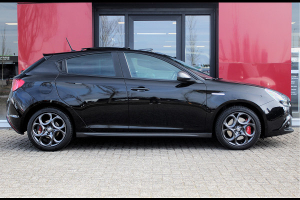Alfa Romeo Giulietta 1.4 Turbo Sport | Panoramadak | 17" velgen | stoelverwarming rijdende auto niet altijd aanwezig