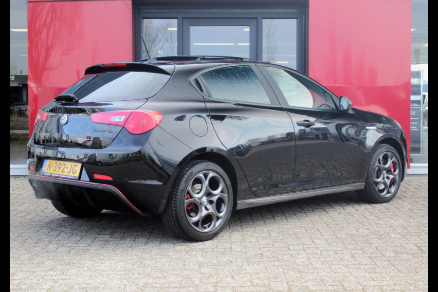 Alfa Romeo Giulietta 1.4 Turbo Sport | Panoramadak | 17" velgen | stoelverwarming rijdende auto niet altijd aanwezig