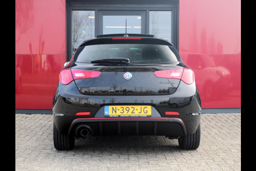 Alfa Romeo Giulietta 1.4 Turbo Sport | Panoramadak | 17" velgen | stoelverwarming rijdende auto niet altijd aanwezig