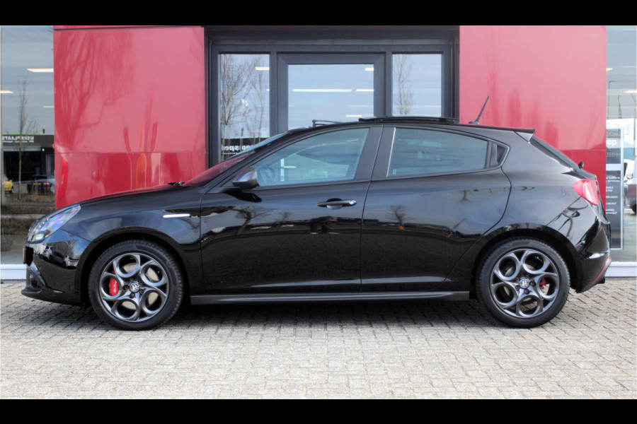 Alfa Romeo Giulietta 1.4 Turbo Sport | Panoramadak | 17" velgen | stoelverwarming rijdende auto niet altijd aanwezig