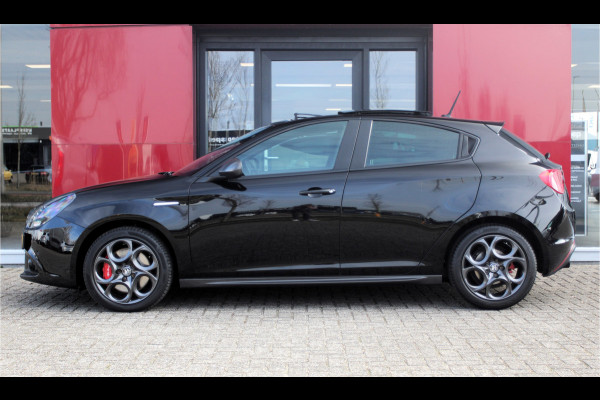 Alfa Romeo Giulietta 1.4 Turbo Sport | Panoramadak | 17" velgen | stoelverwarming rijdende auto niet altijd aanwezig
