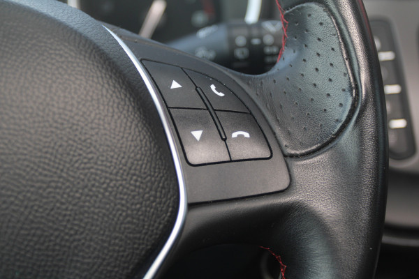 Alfa Romeo Giulietta 1.4 Turbo Sport | Panoramadak | 17" velgen | stoelverwarming rijdende auto niet altijd aanwezig