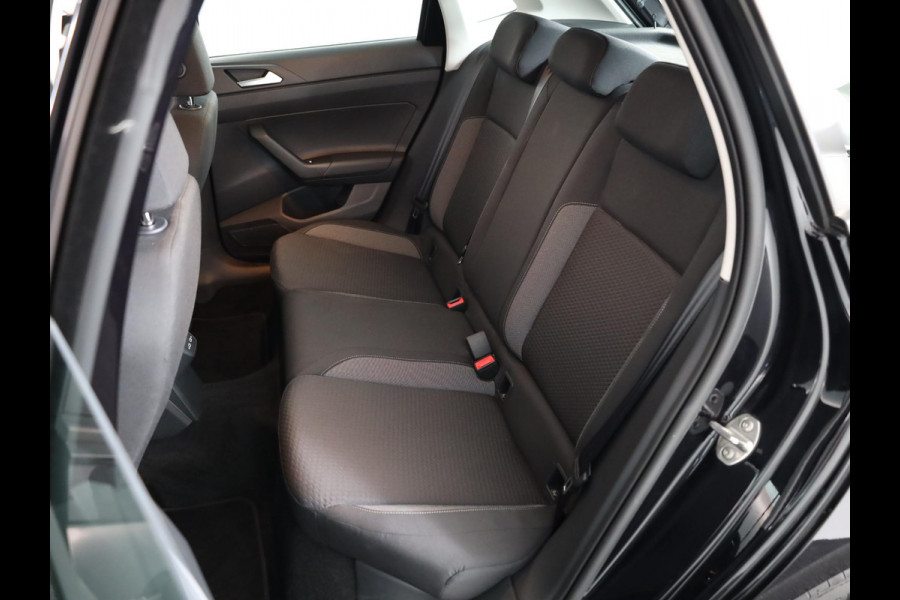 Volkswagen Polo 1.0 TSI Life 95 pk Automaat (DSG) | Navigatie via App | Parkeersensoren (Park assist) | Adaptieve cruise control | Stoelverwarming | LED koplampen |