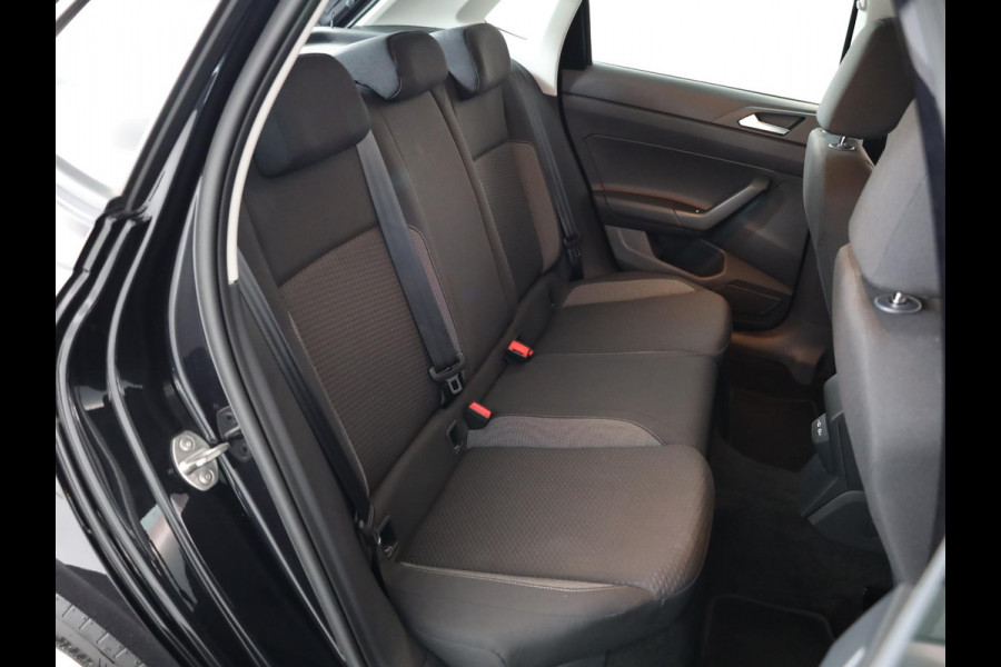 Volkswagen Polo 1.0 TSI Life 95 pk Automaat (DSG) | Navigatie via App | Parkeersensoren (Park assist) | Adaptieve cruise control | Stoelverwarming | LED koplampen |