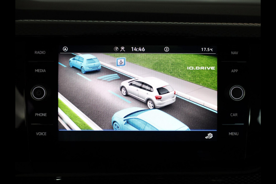 Volkswagen Polo 1.0 TSI Life 95 pk Automaat (DSG) | Navigatie via App | Parkeersensoren (Park assist) | Adaptieve cruise control | Stoelverwarming | LED koplampen |