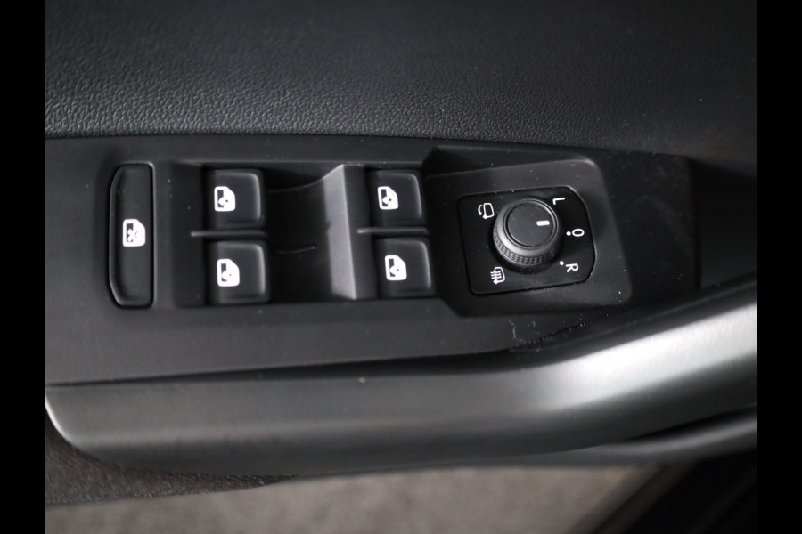 Volkswagen Polo 1.0 TSI Life 95 pk Automaat (DSG) | Navigatie via App | Parkeersensoren (Park assist) | Adaptieve cruise control | Stoelverwarming | LED koplampen |