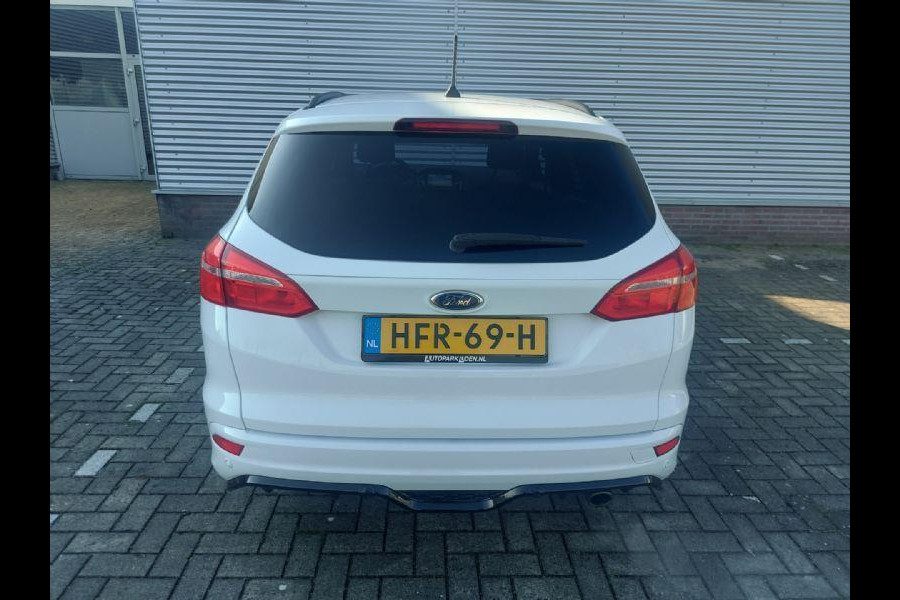 Ford Focus 1.5 Titanium airco,cruise,navigatie,stoel/stuurverwarming,parkeersensoren,
