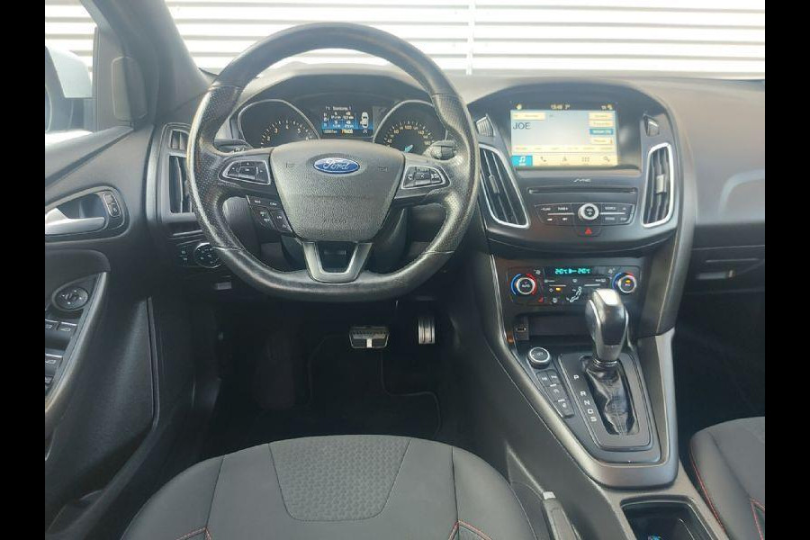 Ford Focus 1.5 Titanium airco,cruise,navigatie,stoel/stuurverwarming,parkeersensoren,