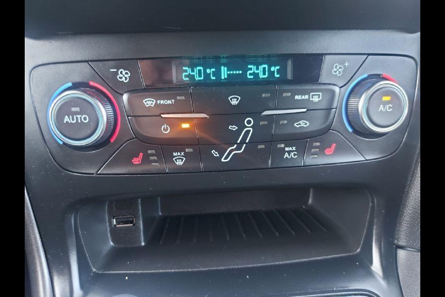 Ford Focus 1.5 Titanium airco,cruise,navigatie,stoel/stuurverwarming,parkeersensoren,