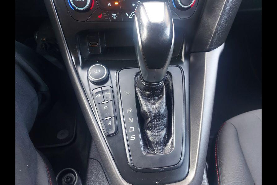 Ford Focus 1.5 Titanium airco,cruise,navigatie,stoel/stuurverwarming,parkeersensoren,