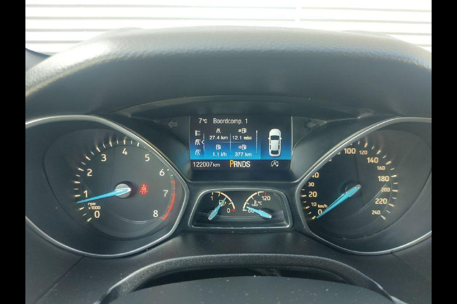 Ford Focus 1.5 Titanium airco,cruise,navigatie,stoel/stuurverwarming,parkeersensoren,