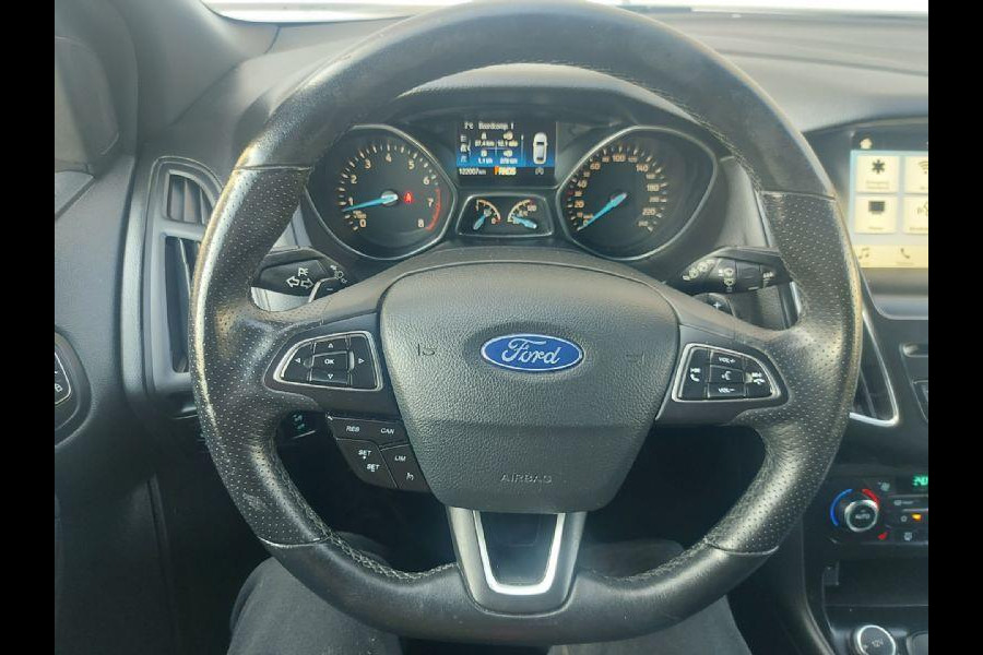 Ford Focus 1.5 Titanium airco,cruise,navigatie,stoel/stuurverwarming,parkeersensoren,