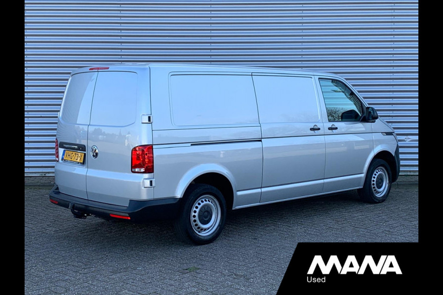 Volkswagen Transporter 2.0TDI L2H1 28 Airco Cruise Sensoren Trekhaak Betonplex Airbag 12V CarPlay Wandbekleding Bijrijdersbank DIN