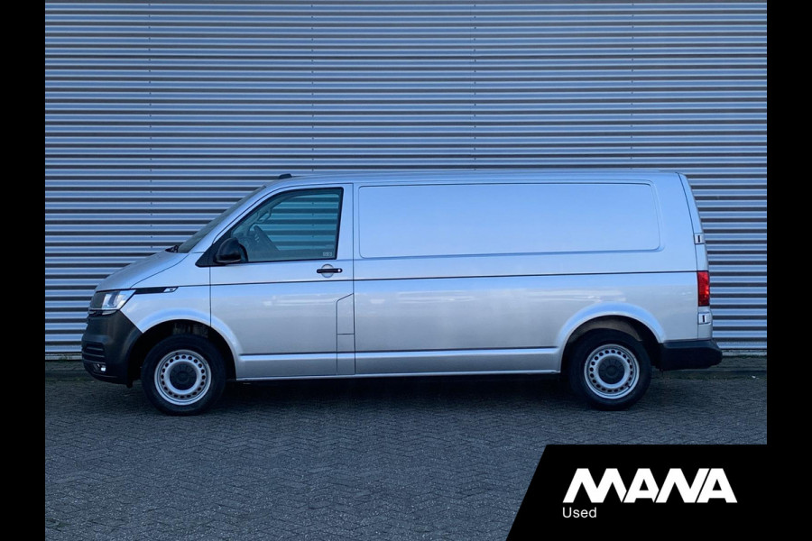 Volkswagen Transporter 2.0TDI L2H1 28 Airco Cruise Sensoren Trekhaak Betonplex Airbag 12V CarPlay Wandbekleding Bijrijdersbank DIN
