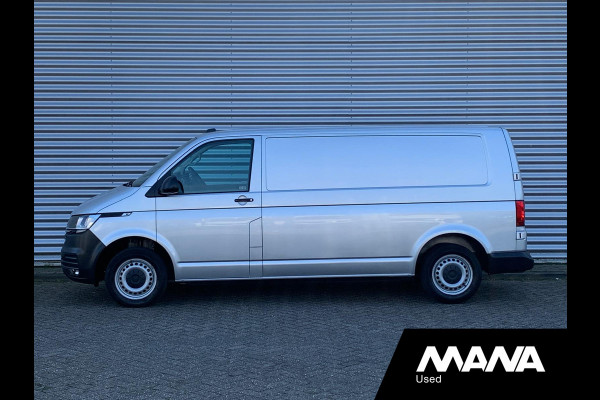 Volkswagen Transporter 2.0TDI L2H1 28 Airco Cruise Sensoren Trekhaak Betonplex Airbag 12V CarPlay Wandbekleding Bijrijdersbank DIN