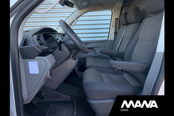 Volkswagen Transporter 2.0TDI L2H1 28 Airco Cruise Sensoren Trekhaak Betonplex Airbag 12V CarPlay Wandbekleding Bijrijdersbank DIN
