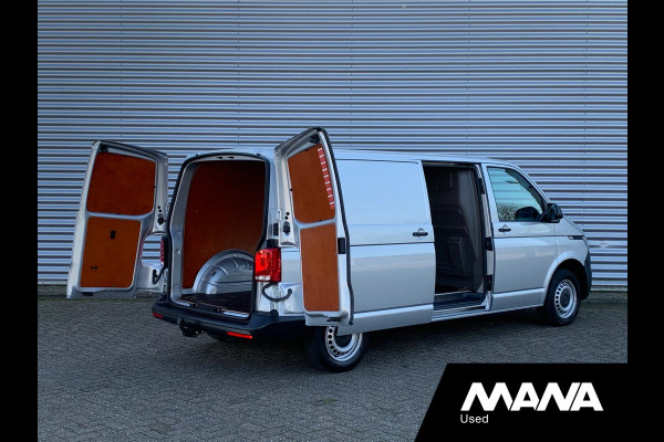 Volkswagen Transporter 2.0TDI L2H1 28 Airco Cruise Sensoren Trekhaak Betonplex Airbag 12V CarPlay Wandbekleding Bijrijdersbank DIN