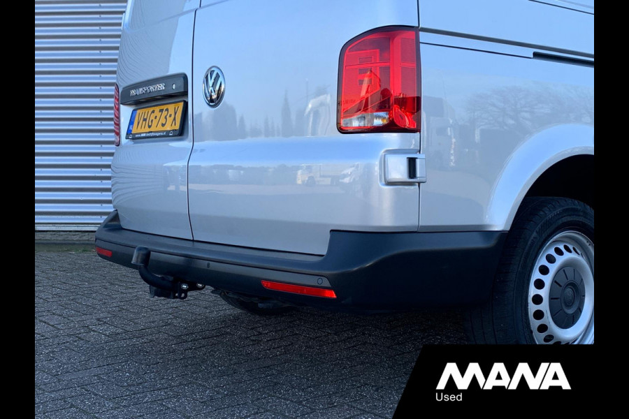 Volkswagen Transporter 2.0TDI L2H1 28 Airco Cruise Sensoren Trekhaak Betonplex Airbag 12V CarPlay Wandbekleding Bijrijdersbank DIN