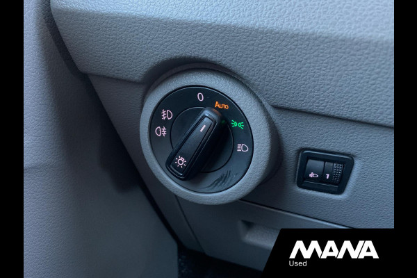 Volkswagen Transporter 2.0TDI L2H1 28 Airco Cruise Sensoren Trekhaak Betonplex Airbag 12V CarPlay Wandbekleding Bijrijdersbank DIN