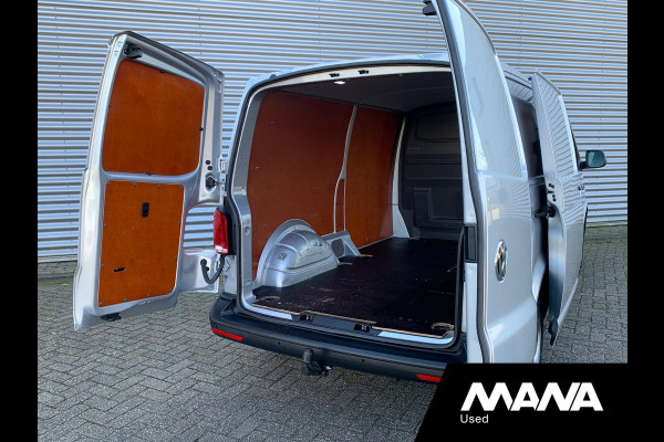 Volkswagen Transporter 2.0TDI L2H1 28 Airco Cruise Sensoren Trekhaak Betonplex Airbag 12V CarPlay Wandbekleding Bijrijdersbank DIN
