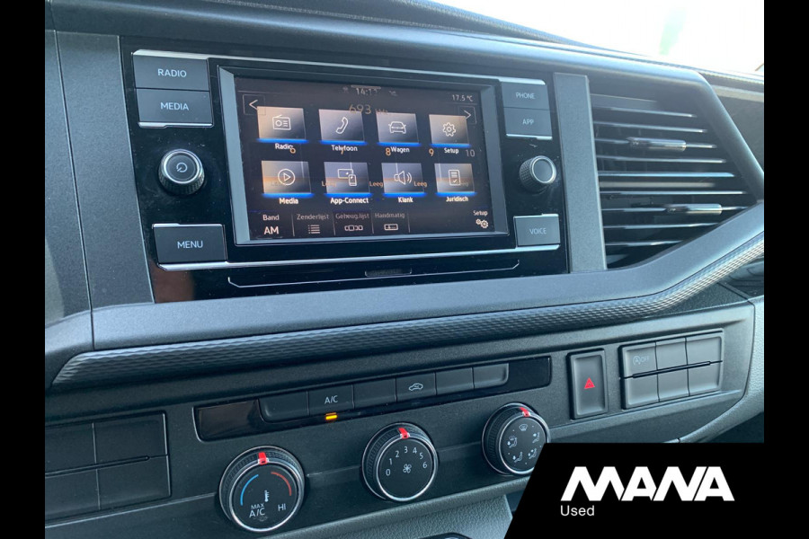 Volkswagen Transporter 2.0TDI L2H1 28 Airco Cruise Sensoren Trekhaak Betonplex Airbag 12V CarPlay Wandbekleding Bijrijdersbank DIN
