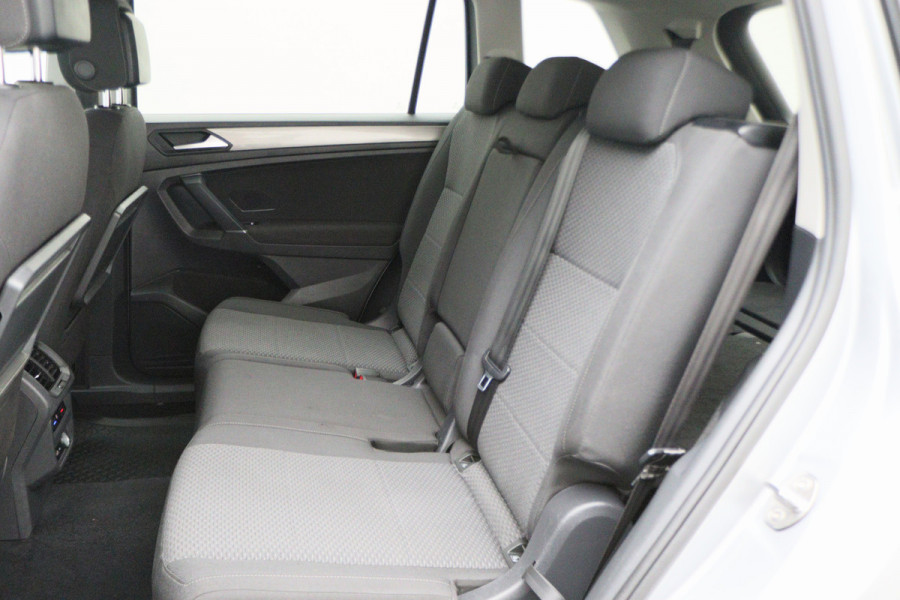 Volkswagen Tiguan Allspace 1.5 TSI DSG Comfortline Business 7p. Climate, Camera, ACC, Apple Carplay, LED, Rijstrooksensor, PDC, 17''