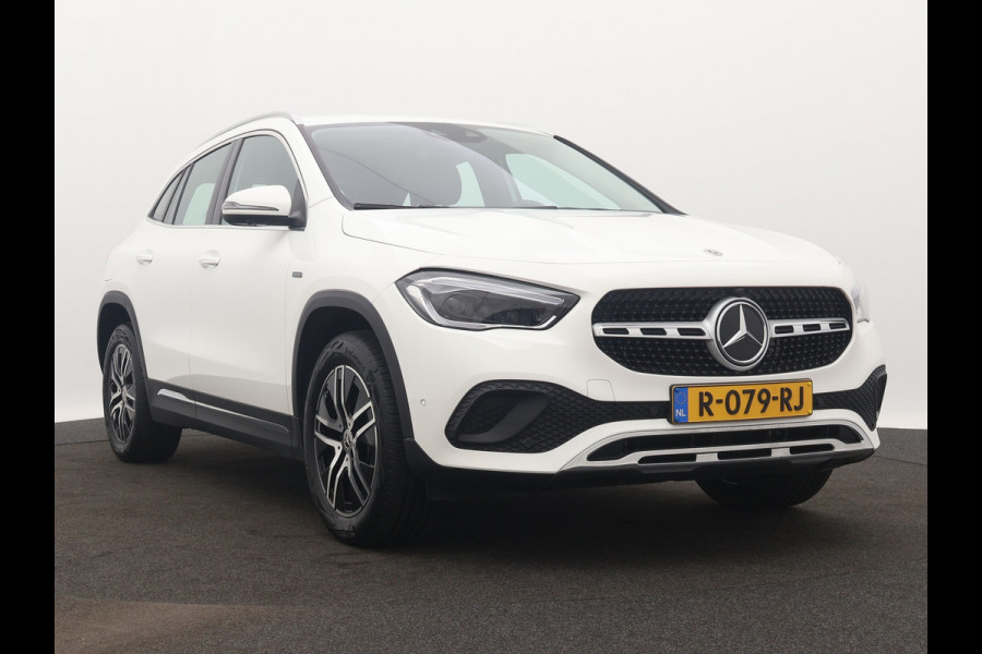 Mercedes-Benz GLA 250 e Progressive | Lichtmetalen velgen | Navigatie | Parking support | Camera achter | Inclusief 24 maanden MB Certified garantie voor Europa.