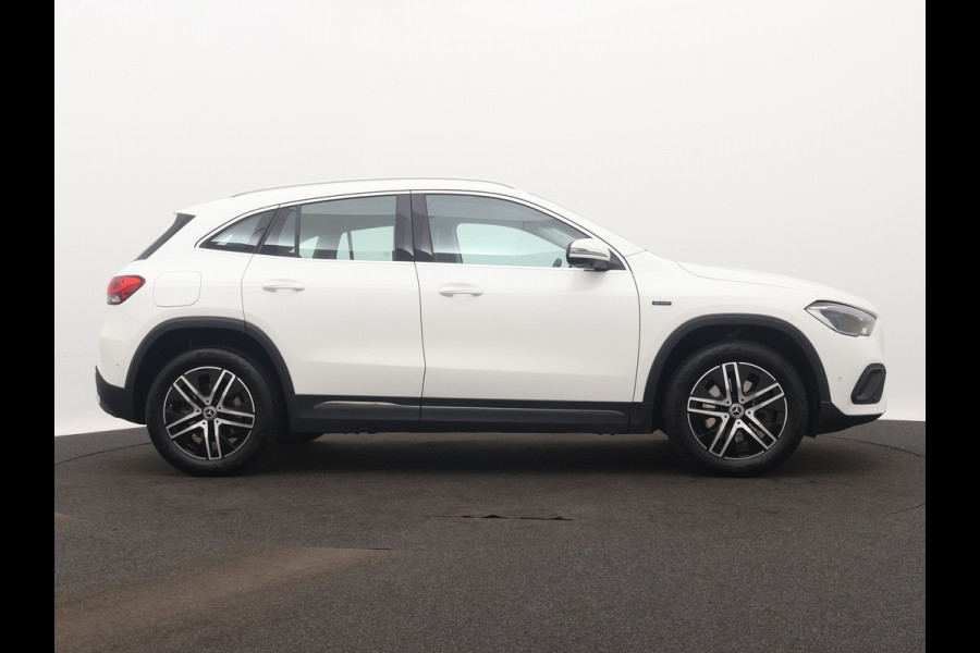 Mercedes-Benz GLA 250 e Progressive | Lichtmetalen velgen | Navigatie | Parking support | Camera achter | Inclusief 24 maanden MB Certified garantie voor Europa.