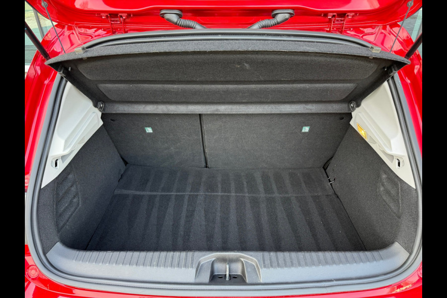 Renault Clio 1.6 E-Tech Hybrid 140 Intens - Automaat - Navi - LED - Camera - Parkeerhulp