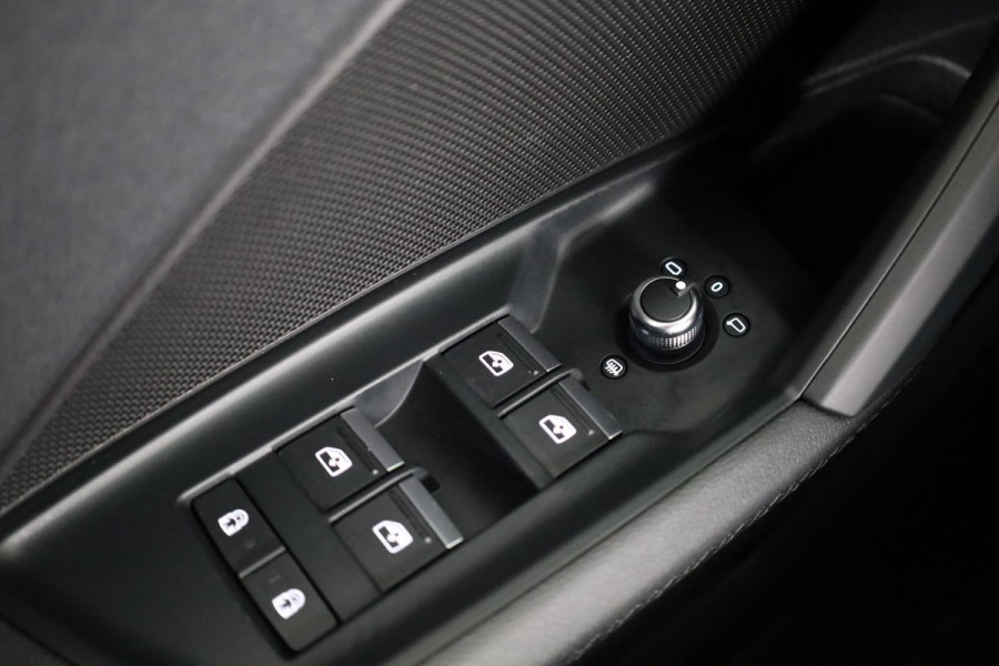 Audi A3 Sportback 30 TFSI S edition 110 pk S-tronic | Verlengde garantie | Navigatie | Parkeersensoren achter | Cruise control | Full-LED koplampen | S-line |