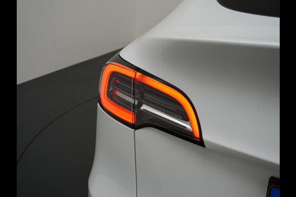 Tesla Model Y Long Range Dual AWD 78.1 kWh AUTOPILOT | UNIEKE KM STAND! | TESLA GARANTIE T/M 9-2026