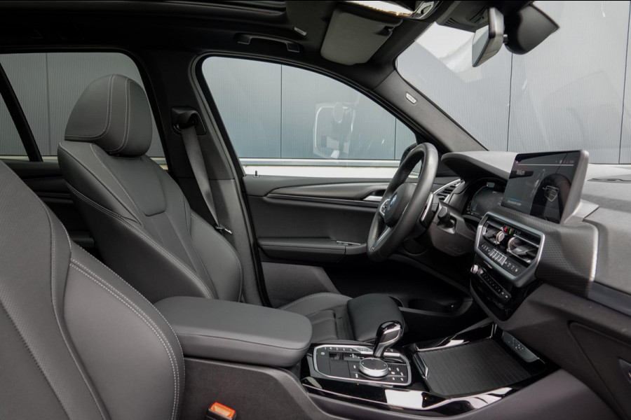 BMW X3 xDrive30e *M-Sport / Panorama / Surround-view / Memory / HUD / Laser / Keyless*