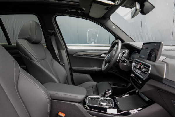 BMW X3 xDrive30e *M-Sport / Panorama / Surround-view / Memory / HUD / Laser / Keyless*