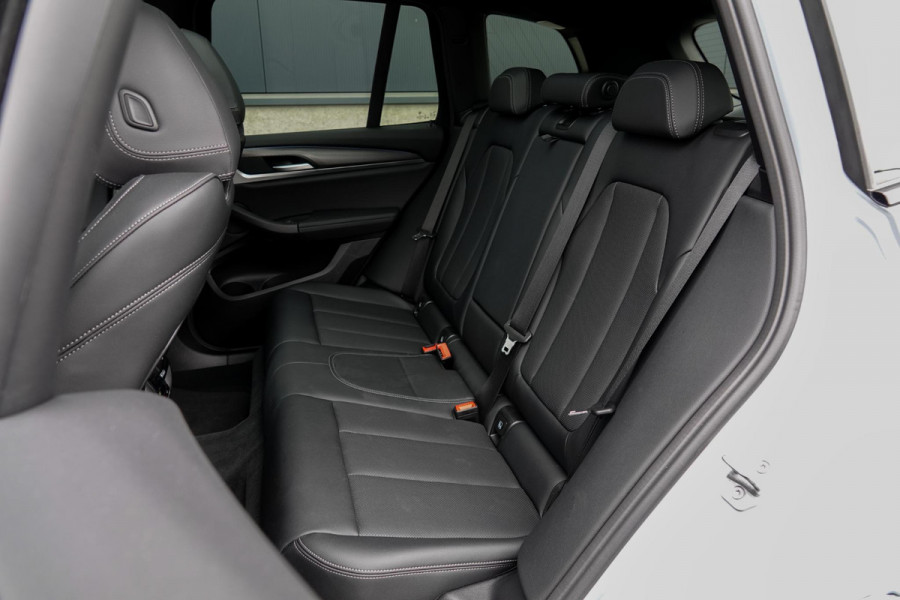 BMW X3 xDrive30e *M-Sport / Panorama / Surround-view / Memory / HUD / Laser / Keyless*