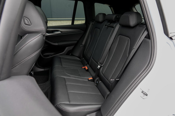 BMW X3 xDrive30e *M-Sport / Panorama / Surround-view / Memory / HUD / Laser / Keyless*