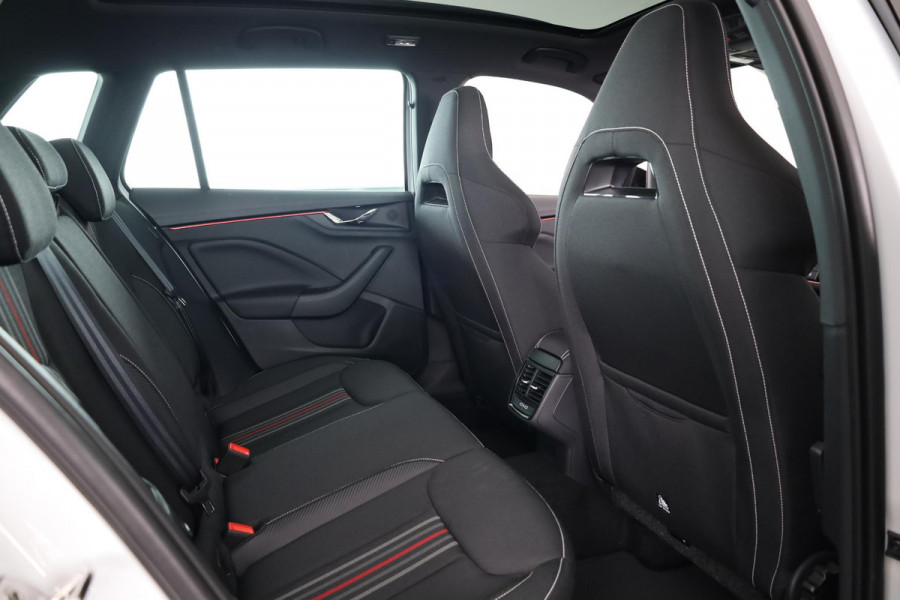 Škoda Kamiq Monte Carlo 1.0 TSI 115 pk 6 versn. Hand | Winter pakket