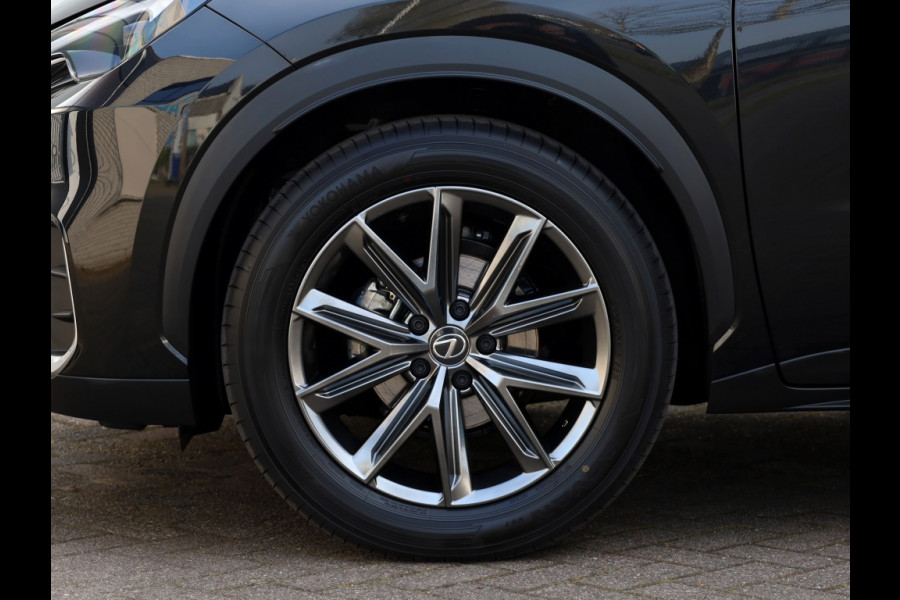 Lexus LBX Relax 2WD | Tech Pack | Leder | El. Achterklep | Dodehoek