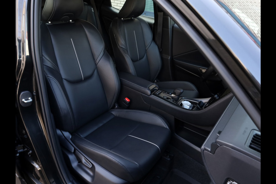 Lexus LBX Relax 2WD | Tech Pack | Leder | El. Achterklep | Dodehoek