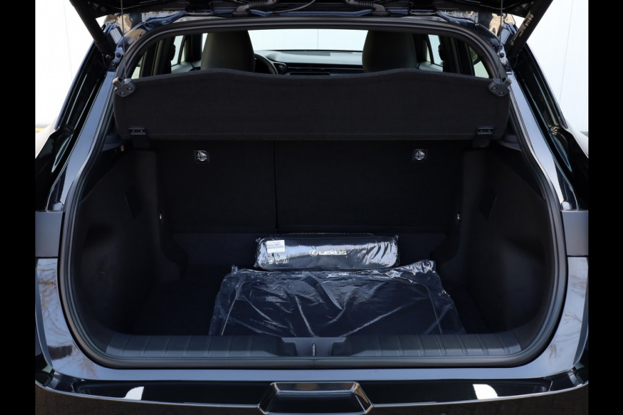 Lexus LBX Relax 2WD | Tech Pack | Leder | El. Achterklep | Dodehoek