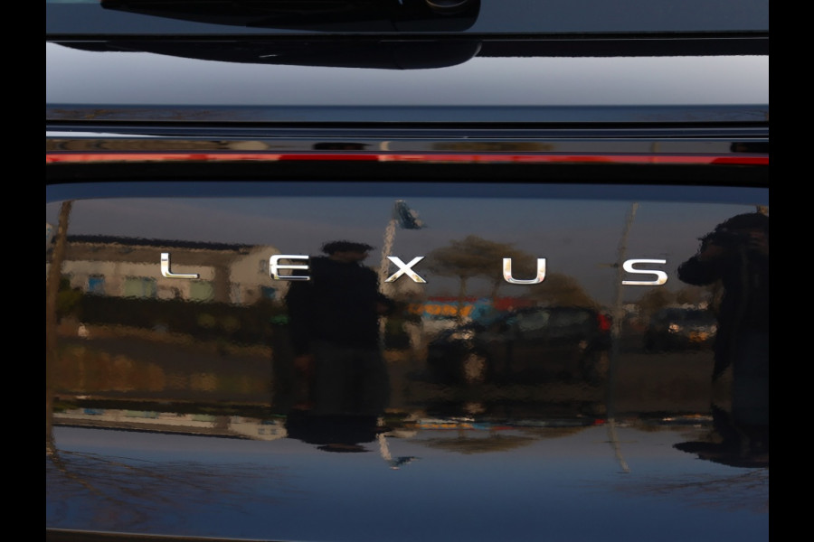 Lexus LBX Relax 2WD | Tech Pack | Leder | El. Achterklep | Dodehoek