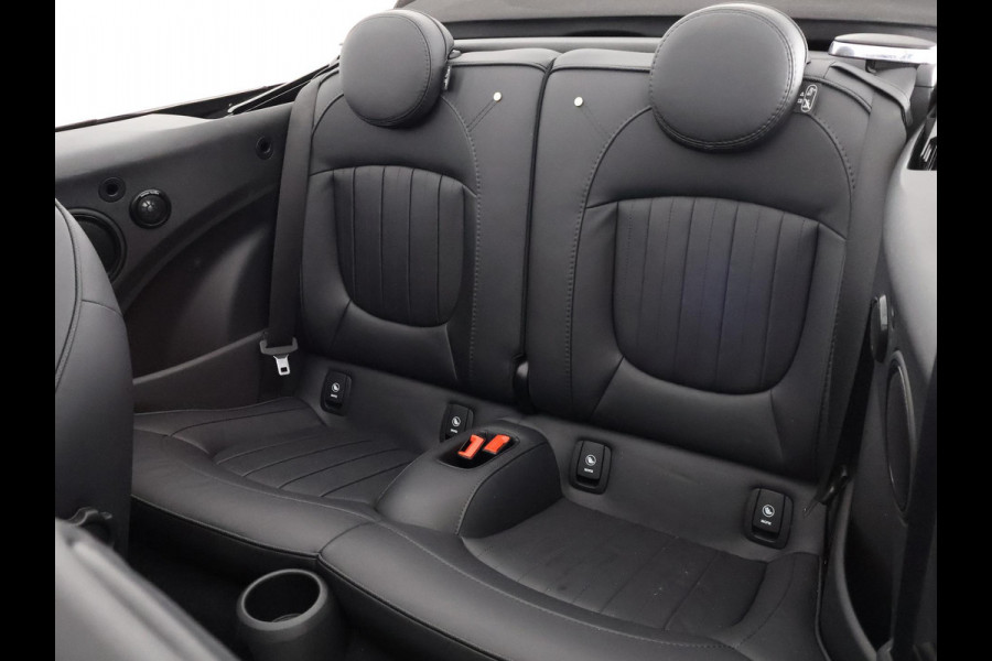 MINI Cabrio 1.5 Cooper Black-Sport Automaat 140 PK | Navigatie | Camera | Climate Control |