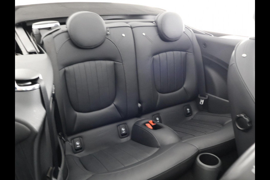 MINI Cabrio 1.5 Cooper Black-Sport Automaat 140 PK | Navigatie | Camera | Climate Control |