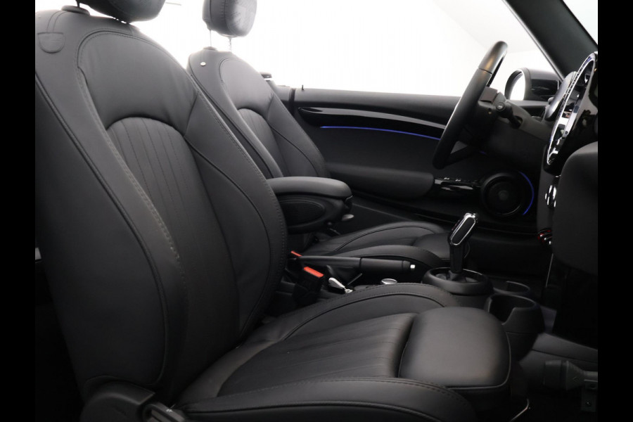 MINI Cabrio 1.5 Cooper Black-Sport Automaat 140 PK | Navigatie | Camera | Climate Control |