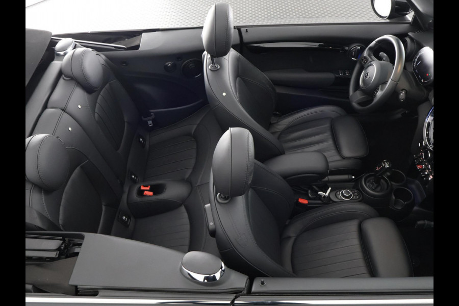 MINI Cabrio 1.5 Cooper Black-Sport Automaat 140 PK | Navigatie | Camera | Climate Control |
