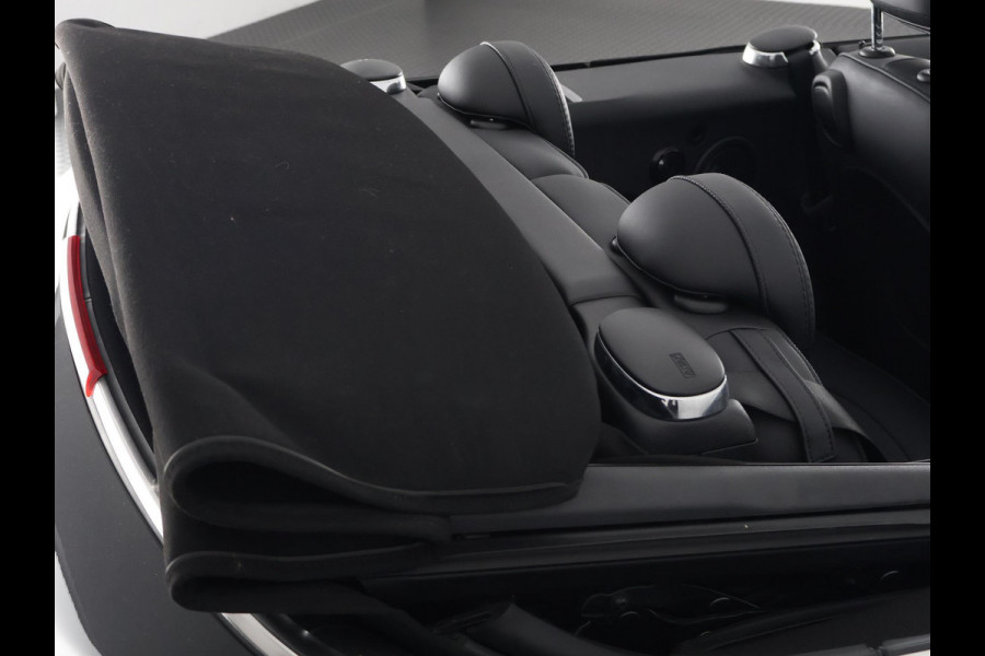 MINI Cabrio 1.5 Cooper Black-Sport Automaat 140 PK | Navigatie | Camera | Climate Control |